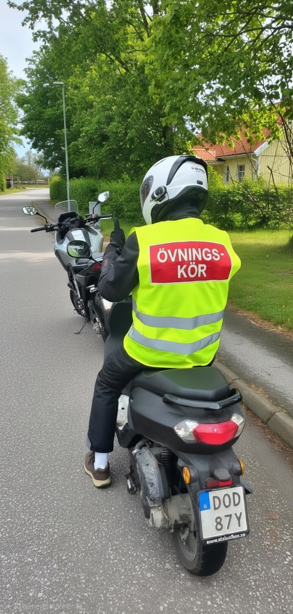 Välkommen till oss på Alberts trafikskola för en rolig och trygg resa mot ditt körkort!